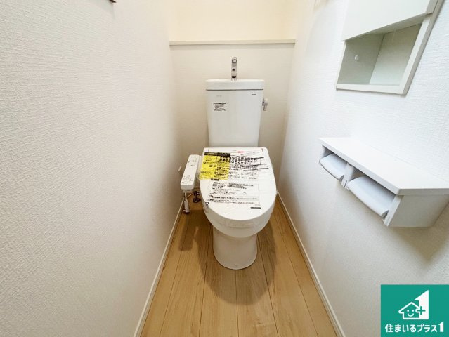 和歌山市新庄　第4期　新築一戸建てのトイレ|1・2階の2ヶ所にあるので、朝の忙しい時間の順番待ちもなく、深夜の利用にも大変便利です。