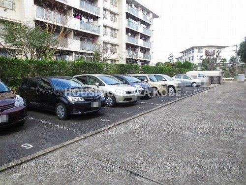 狩口台住宅29号棟の駐車場