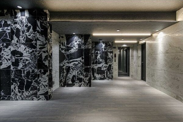 S-RESIDENCE茶屋ヶ坂のエントランス