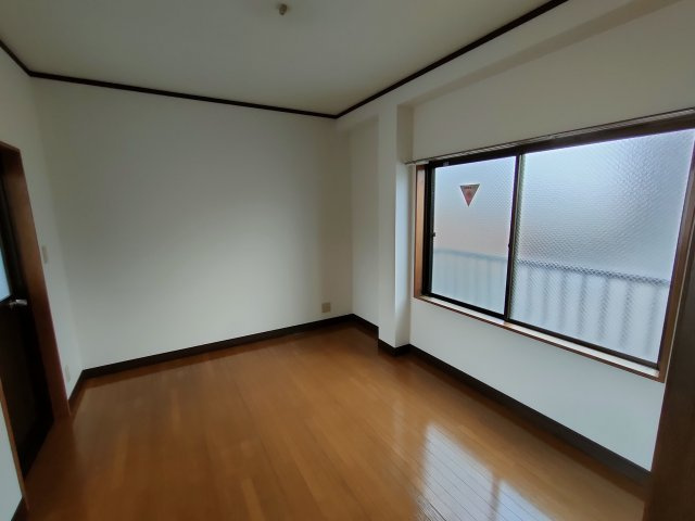 コーポ清水の洋室