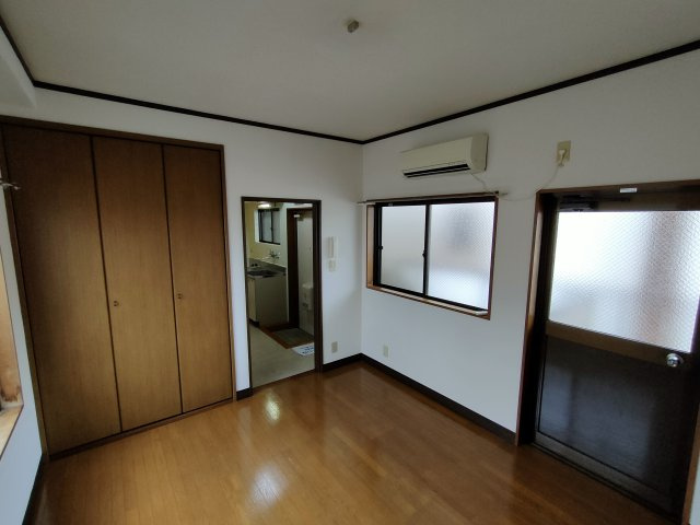 コーポ清水の洋室