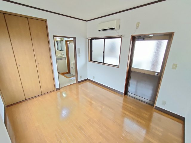 コーポ清水の洋室