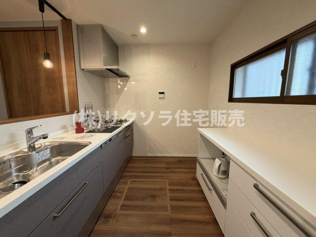長尾元町7丁目　中古一戸建てのキッチン|LDK20.0帖
■物件内覧・資金計画相談・住宅ローン相談、リフォーム相談、お問合せ受付中■
※当日・翌日のご内覧、ご相談はお電話でのお問合せがスムーズです！