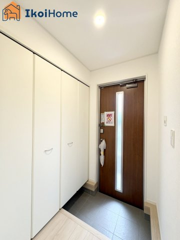 神戸市西区池上第4　新築戸建 全4棟 4号棟の玄関|【ホームページに現地動画掲載中】●年中無休：当日予約可●玄関にはシューズボックスを完備！