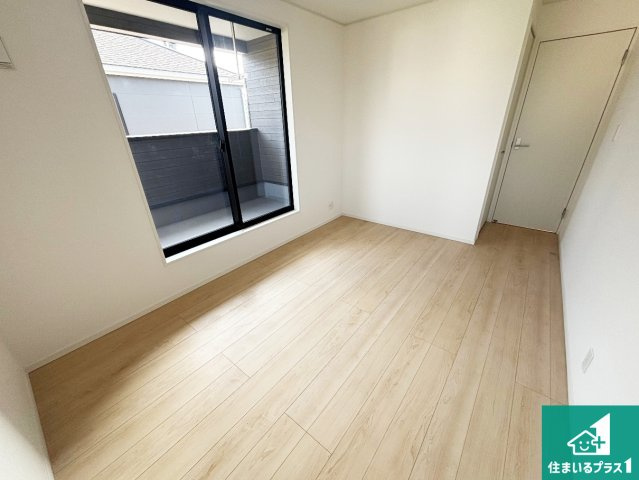 和歌山市新庄　第4期　新築一戸建ての洋室|ナチュラル感のある洋室は、自分好みのインテリアが楽しめます♪ご家族とインテリアや家具を選びに行くのは新築購入時の醍醐味の一つです。ぜひお楽しみください♪