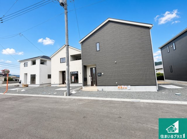 和歌山市新庄　第4期　新築一戸建ての外観|周辺は落ち着いた街並みの住宅地！子育てがしやすい住環境です！まだ未完成ですが、現地でしかわからない事もございます。是非一度ご覧ください。