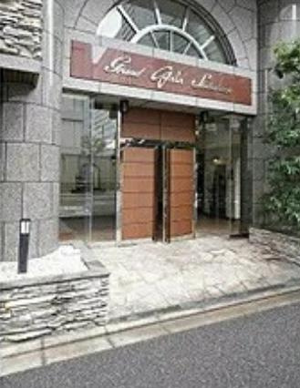 港区芝３丁目の事務所のエントランス