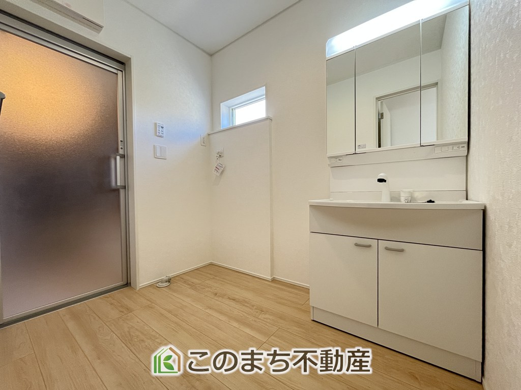CRADLEGARDEN栃木市薗部町第14の洗面所|シャンプードレッサーで朝の身支度♪伸びるホースでお掃除も簡単清潔です！