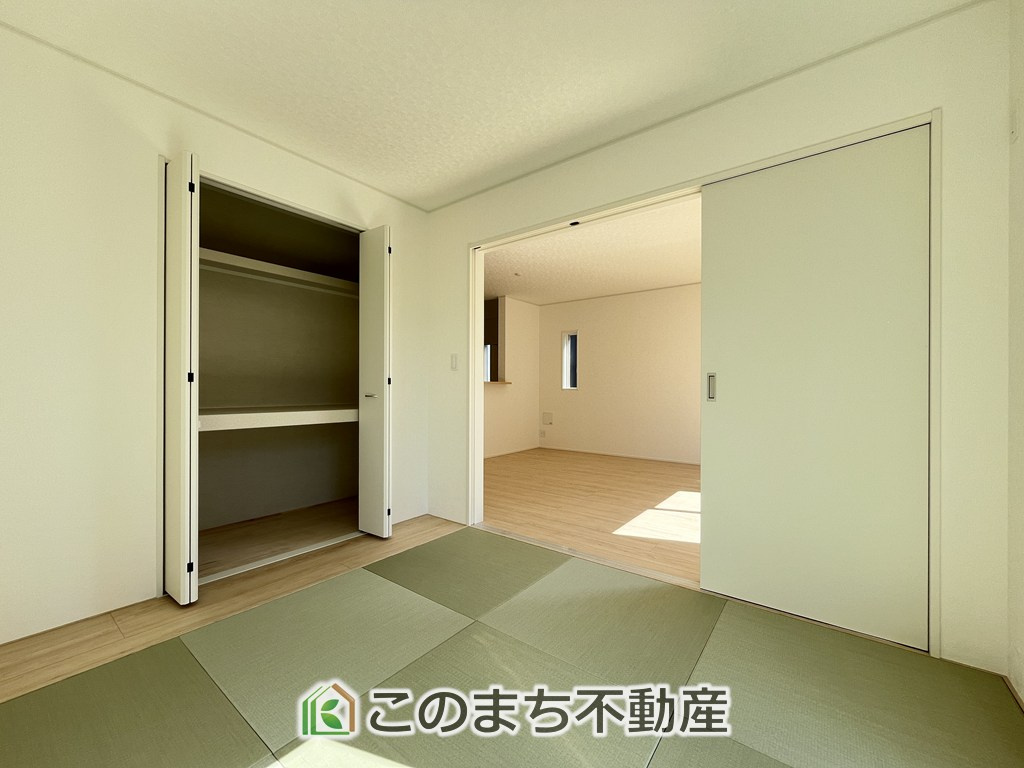 CRADLEGARDEN栃木市薗部町第14の和室|お子様のお昼寝にも便利な和室です。大きな窓から暖かな日差しが差し込みます♪