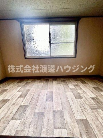 箕面市西小路4丁目テラスハウスの浴室|窓