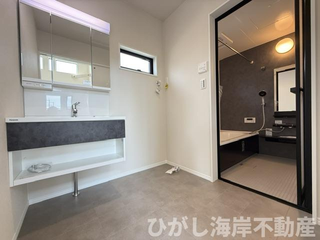 茅ケ崎市高田1丁目　新築戸建の脱衣所|脱衣スペース