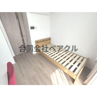 【寝室】 | S-RESIDENCE京都竹田dormitory | 広くて明るい寝室