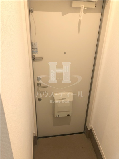 【玄関】 | カーザ志村 | 収納もある玄関です