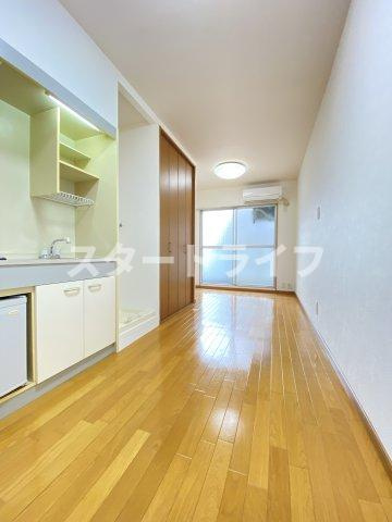 大阪市淀川区十三東１丁目の賃貸マンションの居間・リビング
