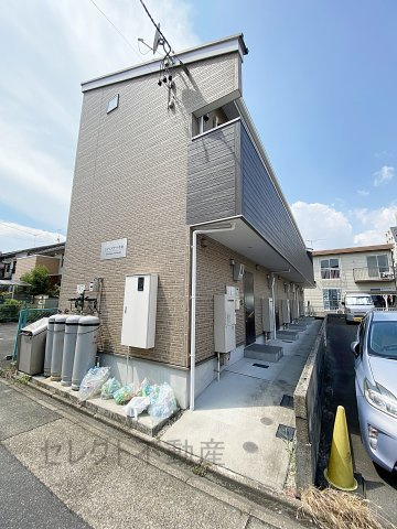 ミッドエステート中村の外観