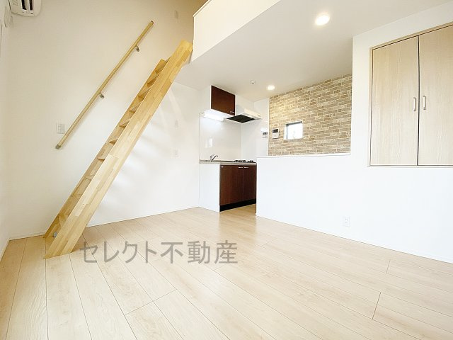 ミッドエステート中村の居間・リビング