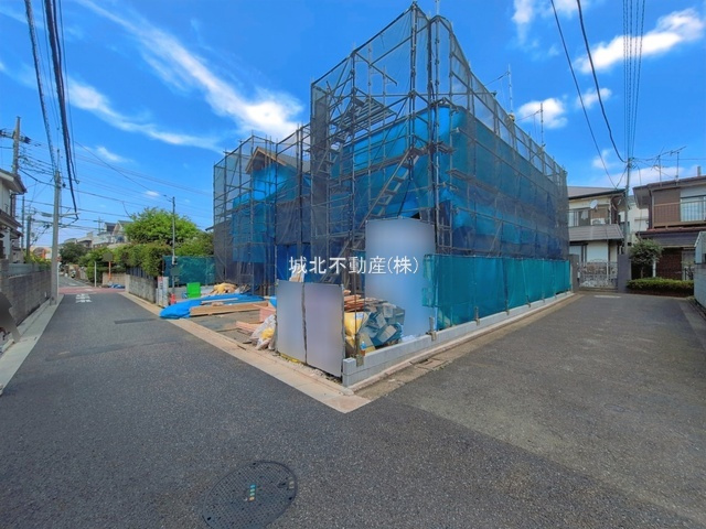 練馬区下石神井2丁目 全2棟 1号棟の前面道路含む現地写真|前面道路南側約4.0ｍ公道に面する立地
