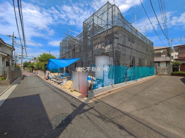 練馬区下石神井2丁目 全2棟 1号棟の前面道路含む現地写真|前面道路南側約4.0ｍ公道に面する立地