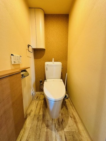 若草マンションのトイレ|シンプルで落ち着いた雰囲気。