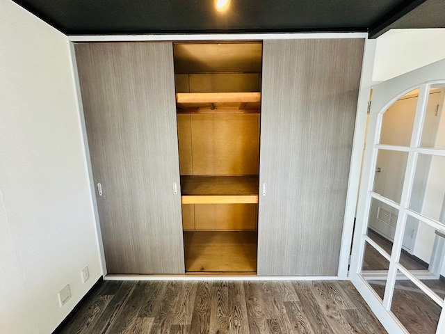 若草マンションの収納|お荷物が多いお客様にも嬉しい大容量収納付き。