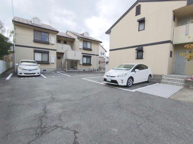 ビラ国分寺　B棟の駐車場