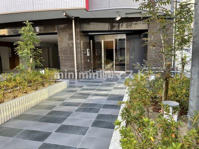 セレニテ難波プリエのエントランス