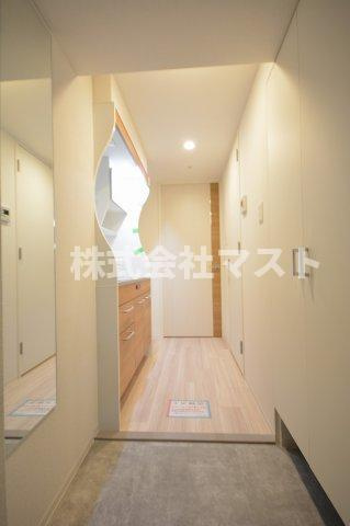 セレニテ難波プリエの玄関