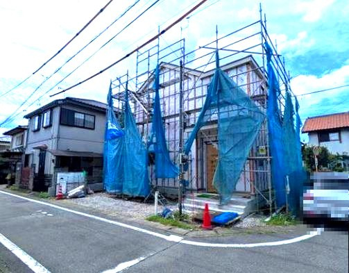 ハートフルタウン前橋市古市町254番　Ａ号棟の前面道路含む現地写真|現在建築中です。９月下旬完成予定です。
前面道路も広々していて開放的な立地ですよ！