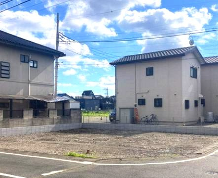 ハートフルタウン前橋市古市町254番　Ａ号棟の前面道路含む現地写真|角地の整形地で陽当たり良好☆