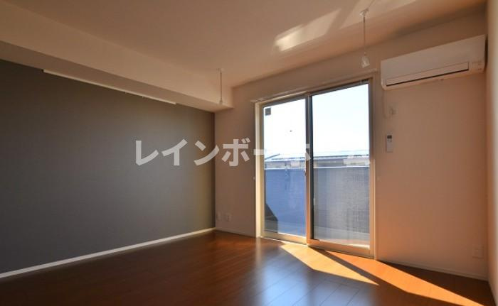 仲介手数料（賃料の1.10ヵ月）の50％OFF対象物件！の居間・リビング