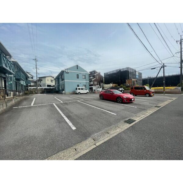 グリーンヒルズAの駐車場