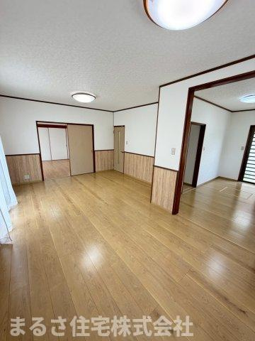 大字小松　中古戸建の居間・リビング
