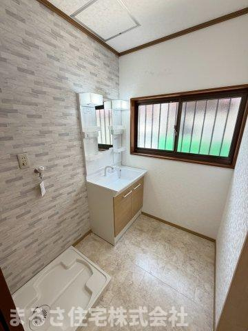大字小松　中古戸建の独立洗面台