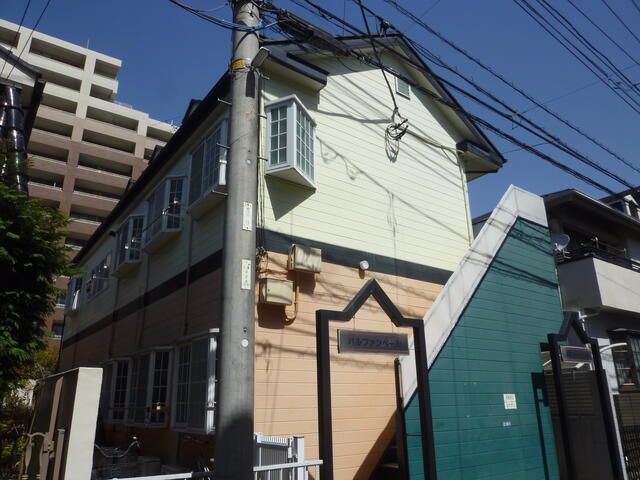 横浜市港北区大倉山４丁目のアパートの外観