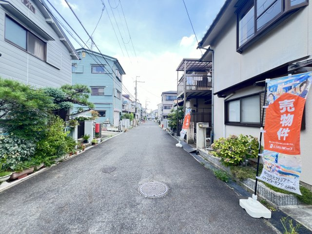 橿原市中曽司町の前面道路含む現地写真