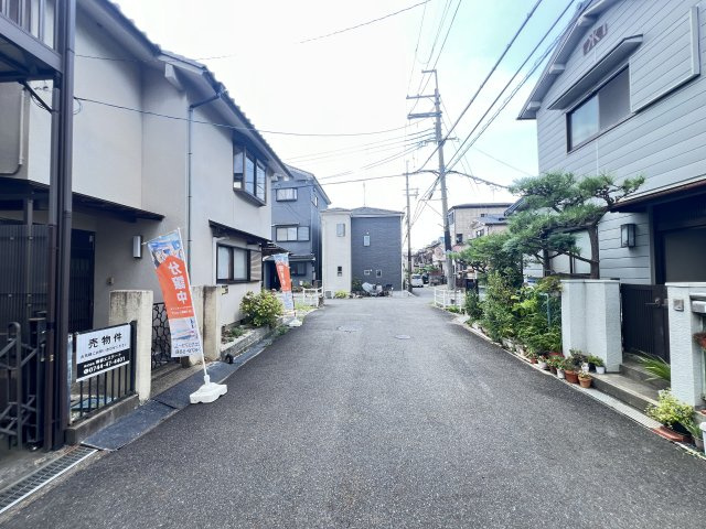 橿原市中曽司町の前面道路含む現地写真