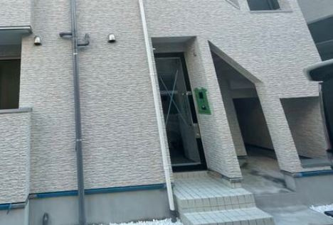 Hana Terrace Minowaのエントランス