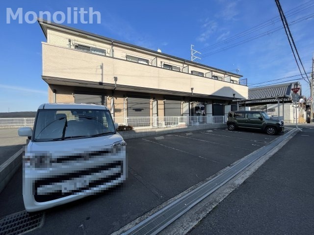 フィオーレ桑原の駐車場