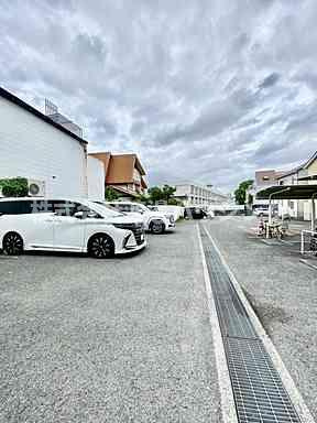 千里スカイラークの駐車場