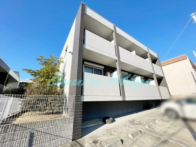 藤沢市弥勒寺３丁目の賃貸マンションの外観