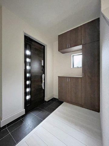 新築戸建・新築建売　郡山市安積西長久保　安積第一小・安積中の玄関