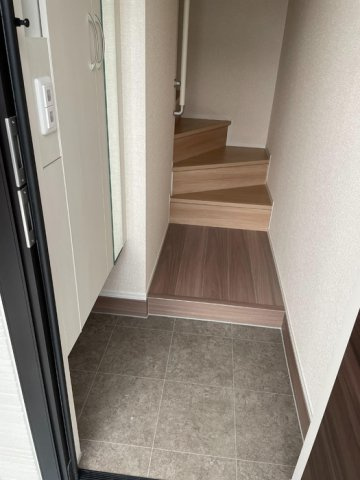 アンジュール高松Aの玄関