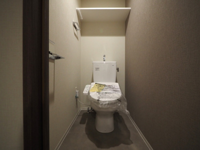 【トイレ】 | アーバングランデ新大阪 | 落ち着いた色調のトイレです
