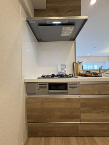 さんくれーる高槻二棟のキッチン|コンパクトなキッチンで掃除もラクラクです。