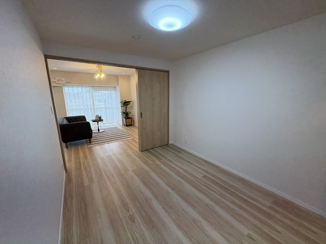 さんくれーる高槻二棟の洋室|洋室（約5.5帖）