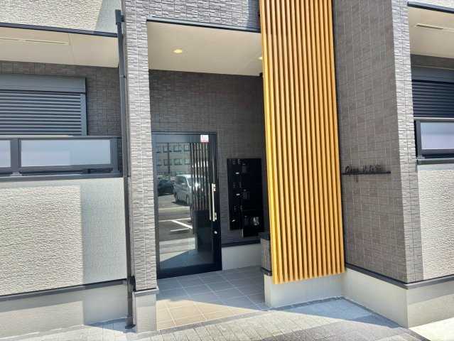 オーパス北在家のエントランス