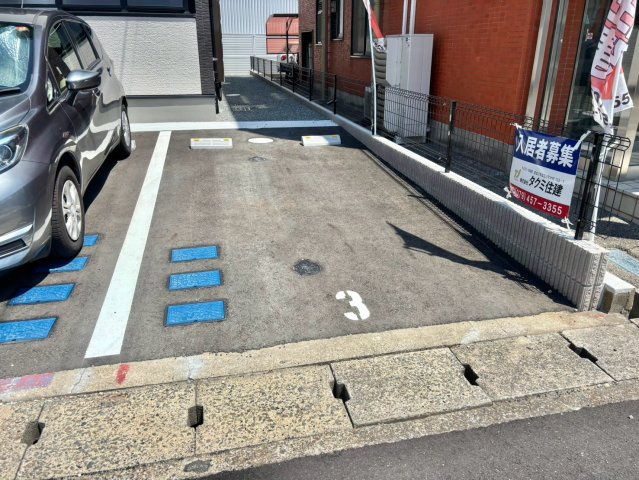 オーパス北在家の駐車場