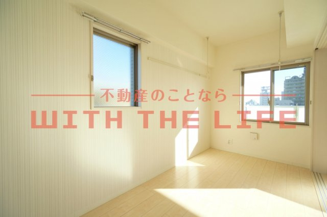 エル・グリシーヌ【10,000円キャッシュバック対象物件】の洋室|個人の部屋や寝室として使える洋室です