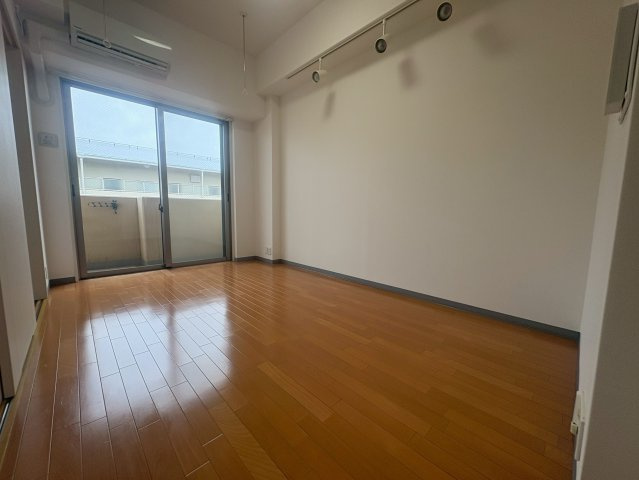 ドゥーエ江坂の居間・リビング