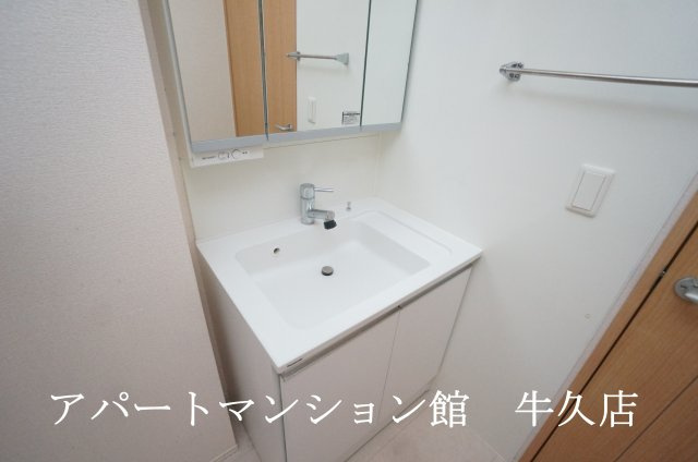 グランファミーユの独立洗面台|洗髪洗面化粧台（三面鏡）